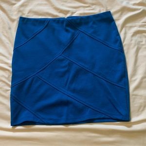 Stretchy patterned blue mini skirt